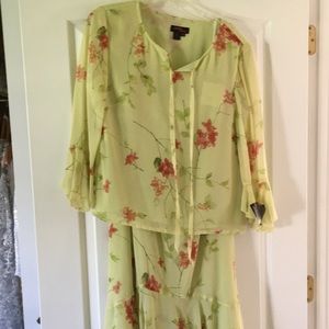 Gray 2 piece silk floral set.